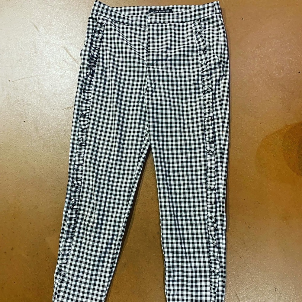 Women’s checkered capris